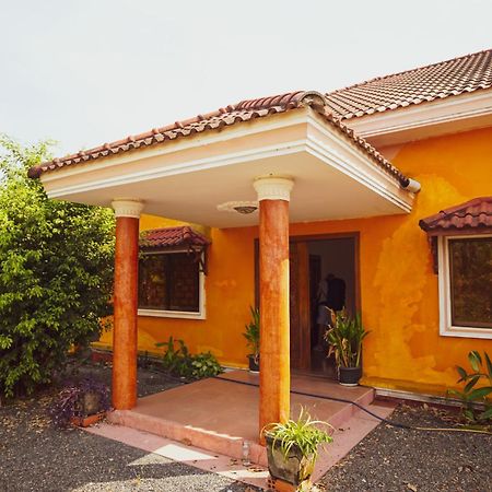 Yellow Star Hostel Кампот Экстерьер фото